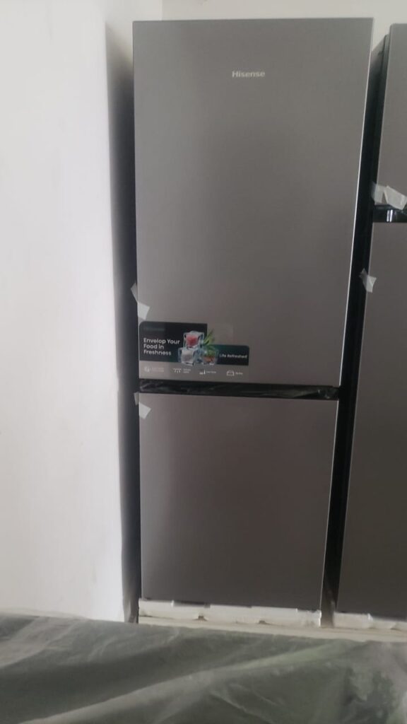 Hisense 225L Bottom freezer Silver Color
