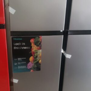 154L Hisense Top Freezer Refrigerator. Silver Color