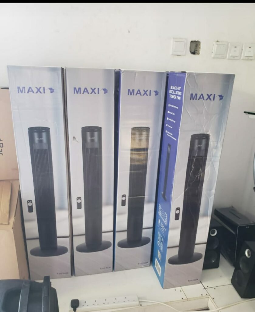 Maxi Tower fan. Black color